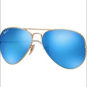 Blue mirrored ray ban aviators